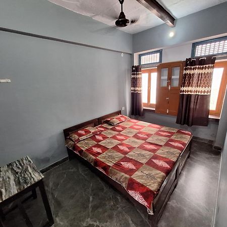 Vishnu Rest House Varanasi Exterior photo